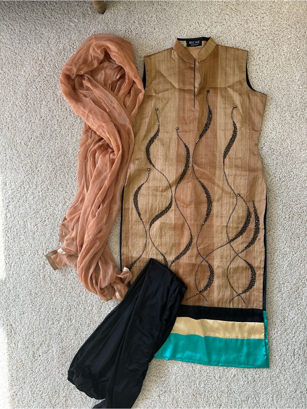 Sleeveless Embellished Kurta